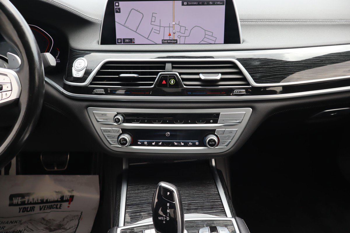 2022 BMW 7 Series 750i - Photo 13