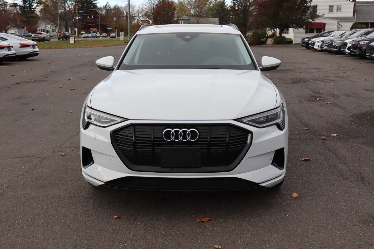 2021 Audi e-tron Prestige photo 2