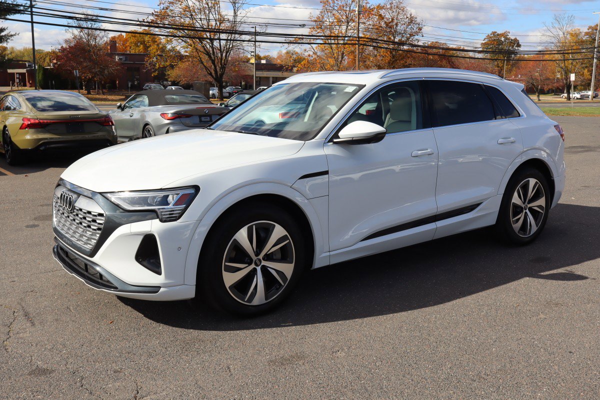 2024 Audi Q8 e-tron Premium Plus's photo