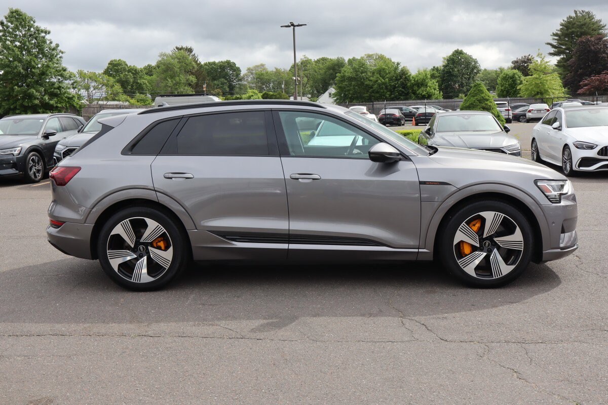 2022 Audi e-tron Premium Plus photo 4