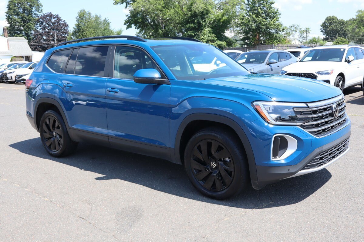 2025 Volkswagen Atlas SE Technology photo 2
