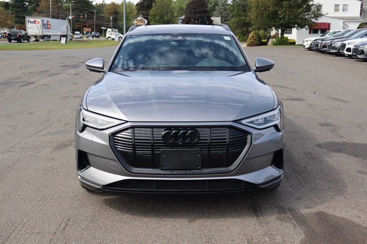 2023 Audi e-tron Premium Plus photo 2