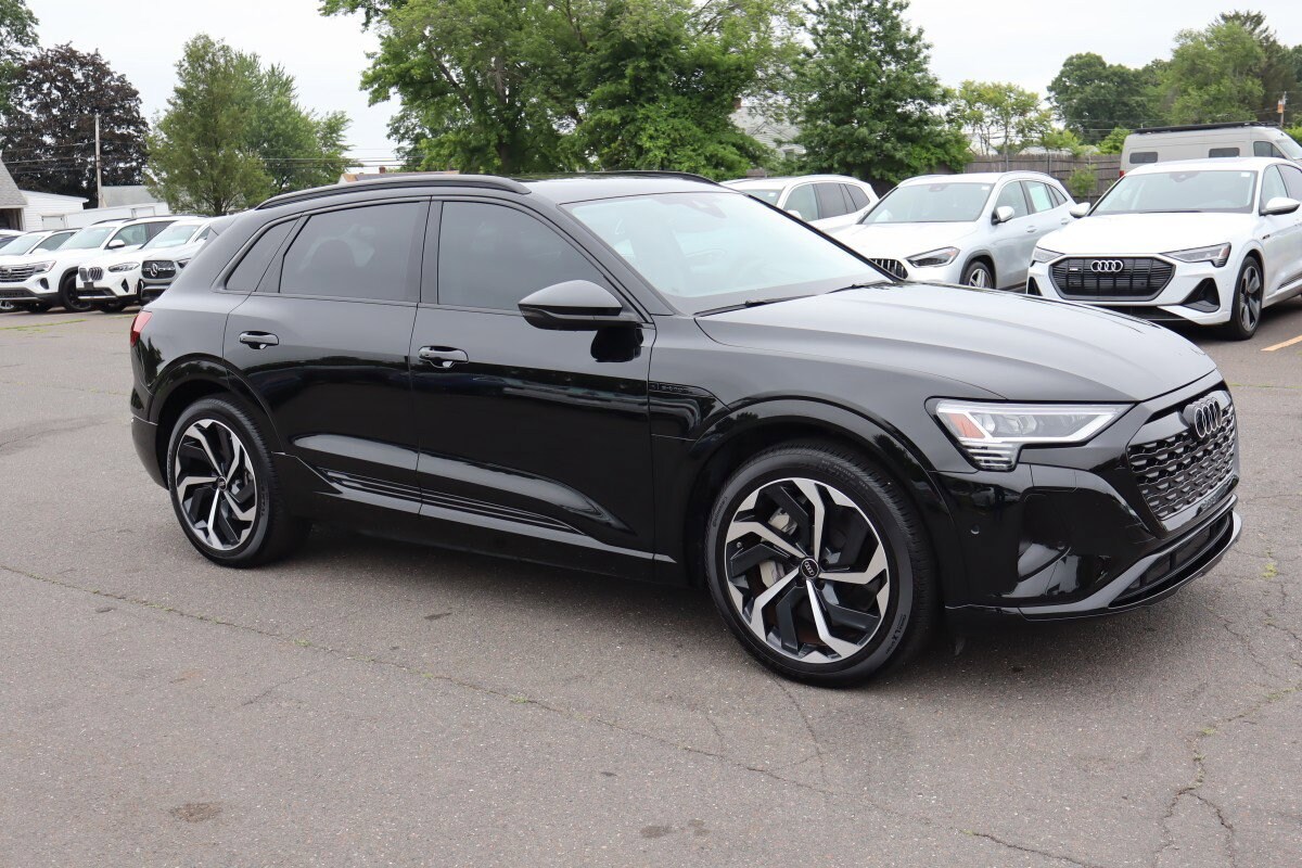 2024 Audi Q8 E-tron Premium Plus photo 3
