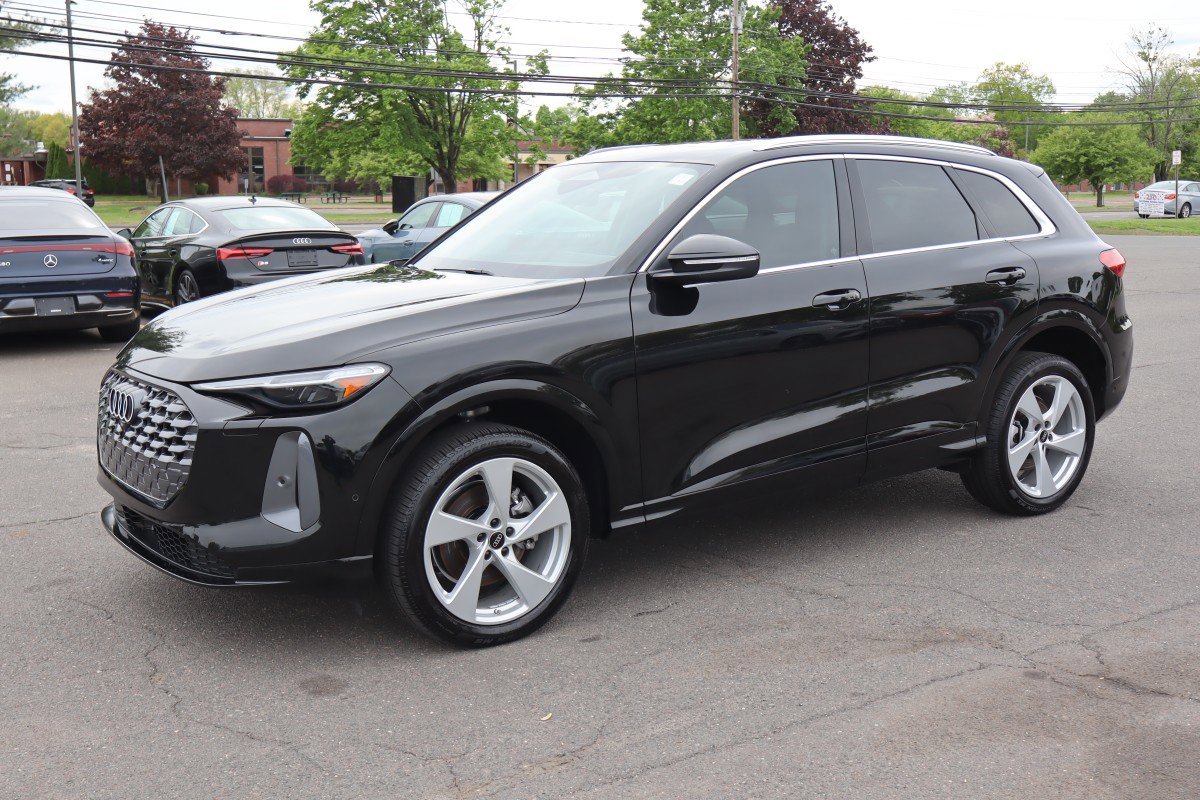 2025 Audi Q5 40 Premium Plus's photo
