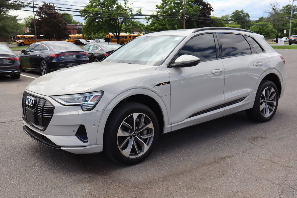 2021 Audi e-tron 95 kWh Premium Plus quattro's photo