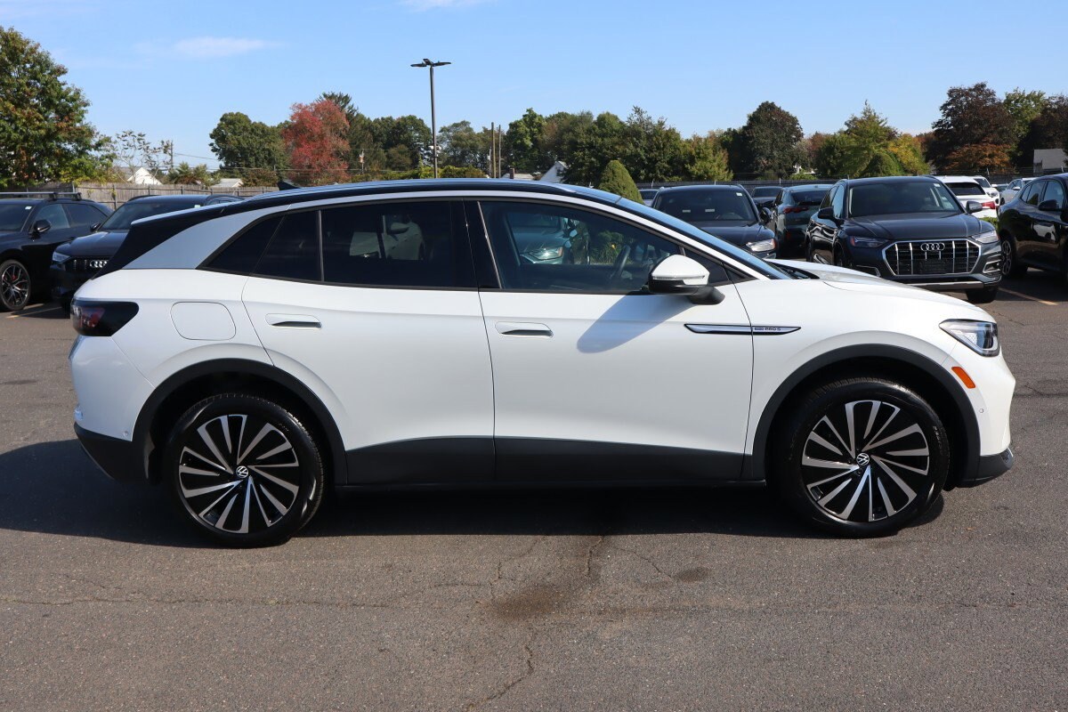 2023 Volkswagen ID.4 Pro Plus photo 3