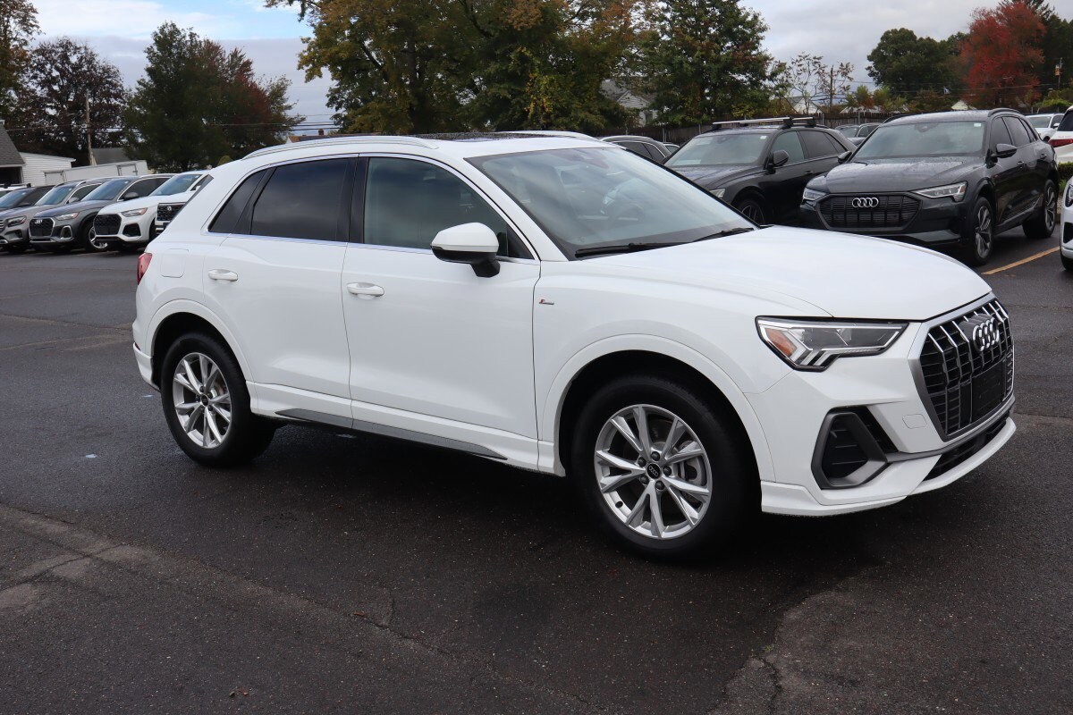 2024 Audi Q3 S line Premium Plus 45 TFSI photo 2