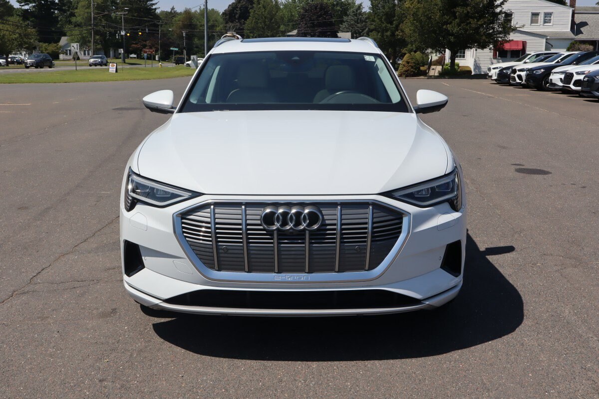 2021 Audi e-tron Premium Plus photo 2