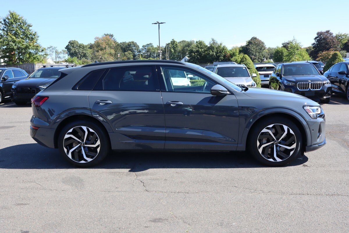 2024 Audi Q8 Premium Plus photo 2