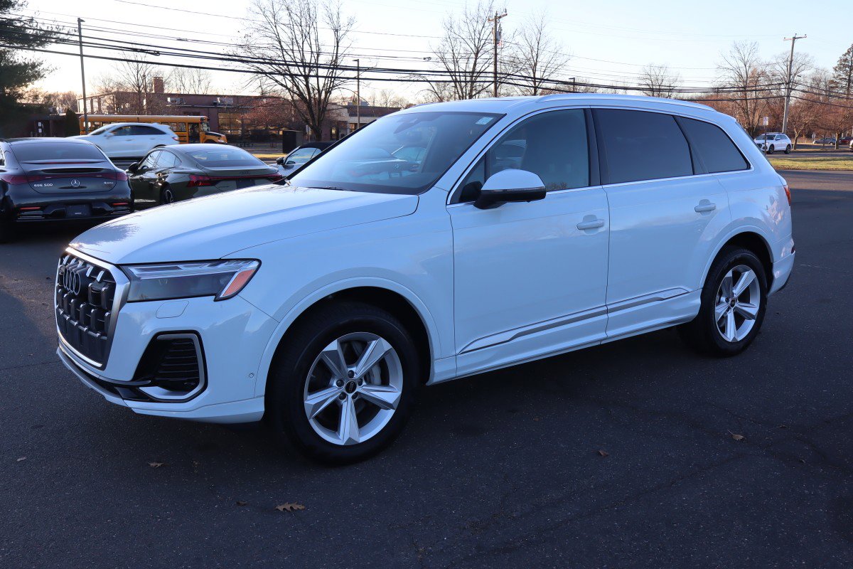 2025 Audi Q7 Premium's photo