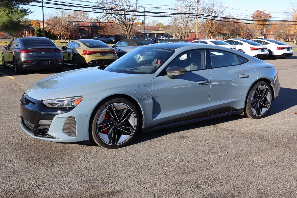 2022 Audi RS e-tron GT Base's photo