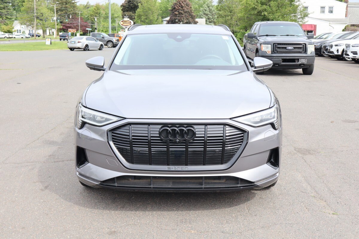 2022 Audi e-tron Premium Plus photo 2