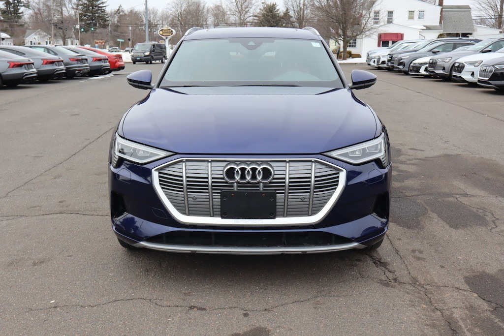 2022 Audi e-tron quattro Premium photo 2