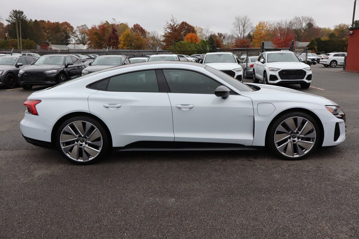 2022 Audi e-tron GT Prestige photo 4