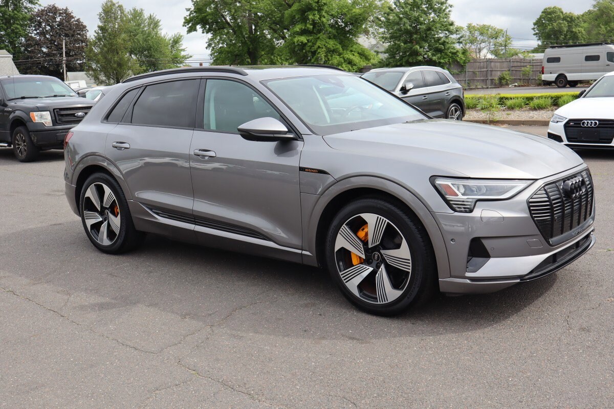 2022 Audi e-tron Premium Plus photo 3