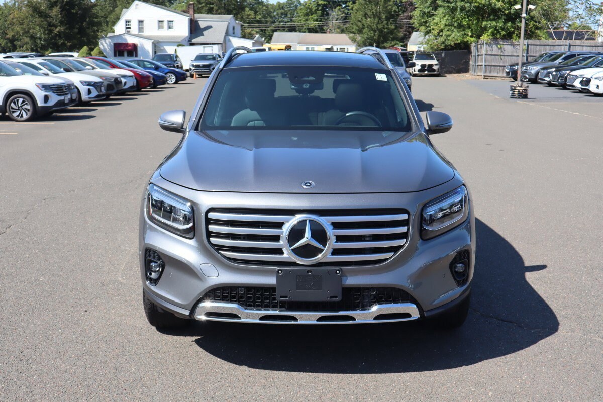 2024 Mercedes Benz GLB 250 4MATIC photo 2