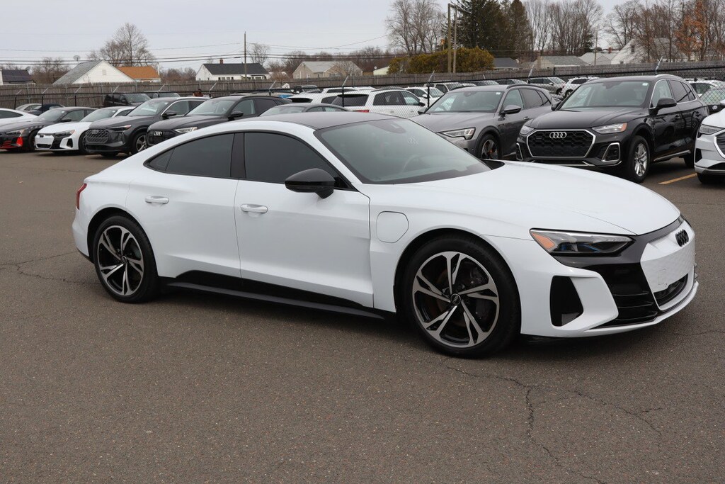 2023 Audi e-tron GT quattro Premium Plus photo 3