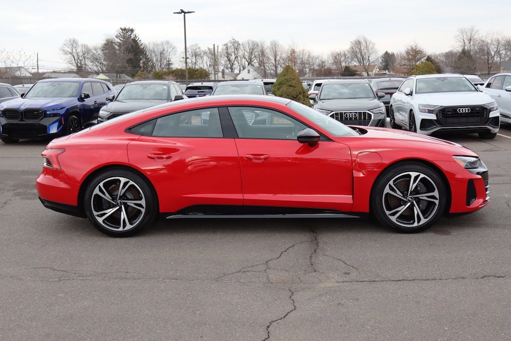 2022 Audi e-tron GT quattro Prestige photo 4