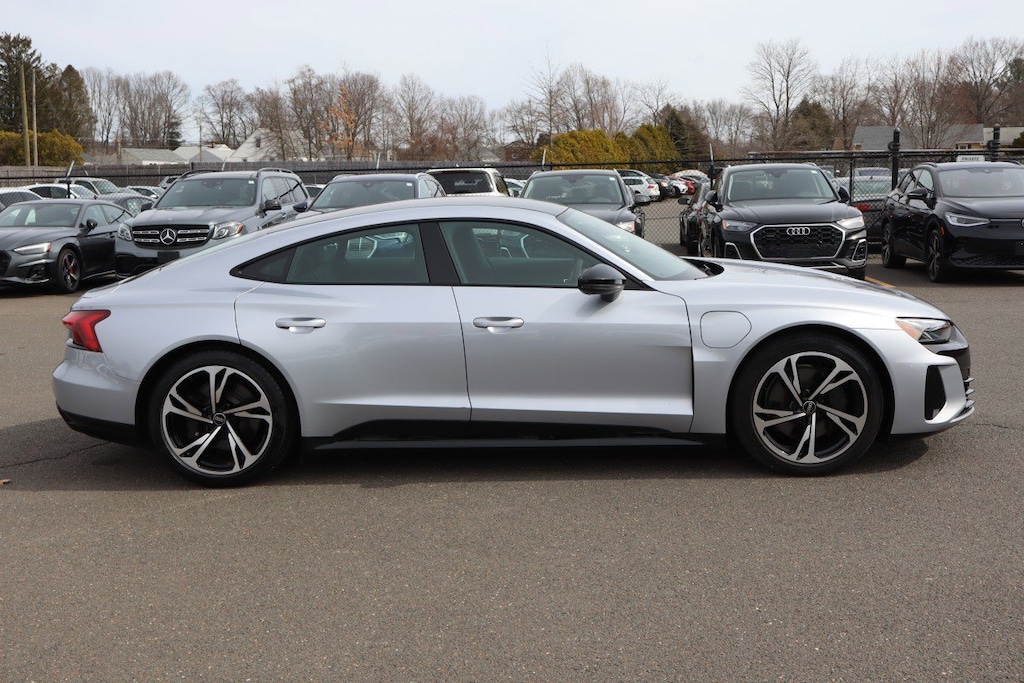 2022 Audi e-tron GT quattro Premium Plus photo 4