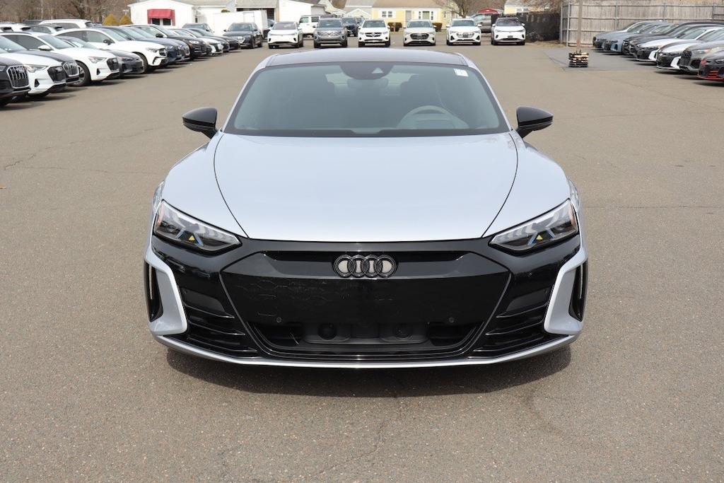 2022 Audi e-tron GT quattro Premium Plus photo 2