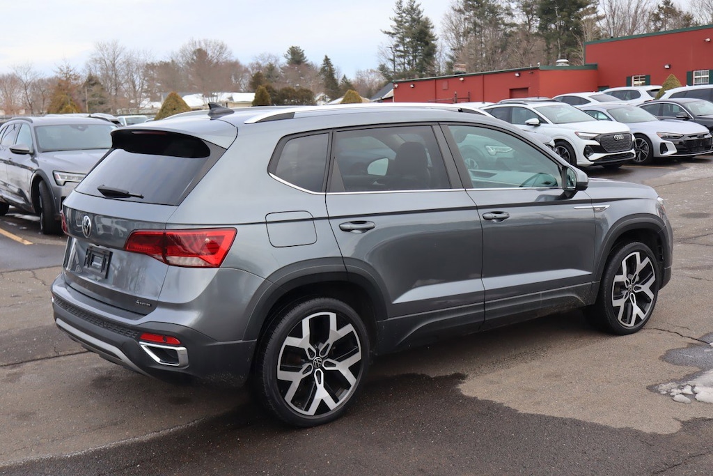 2022 Volkswagen Taos SEL photo 4
