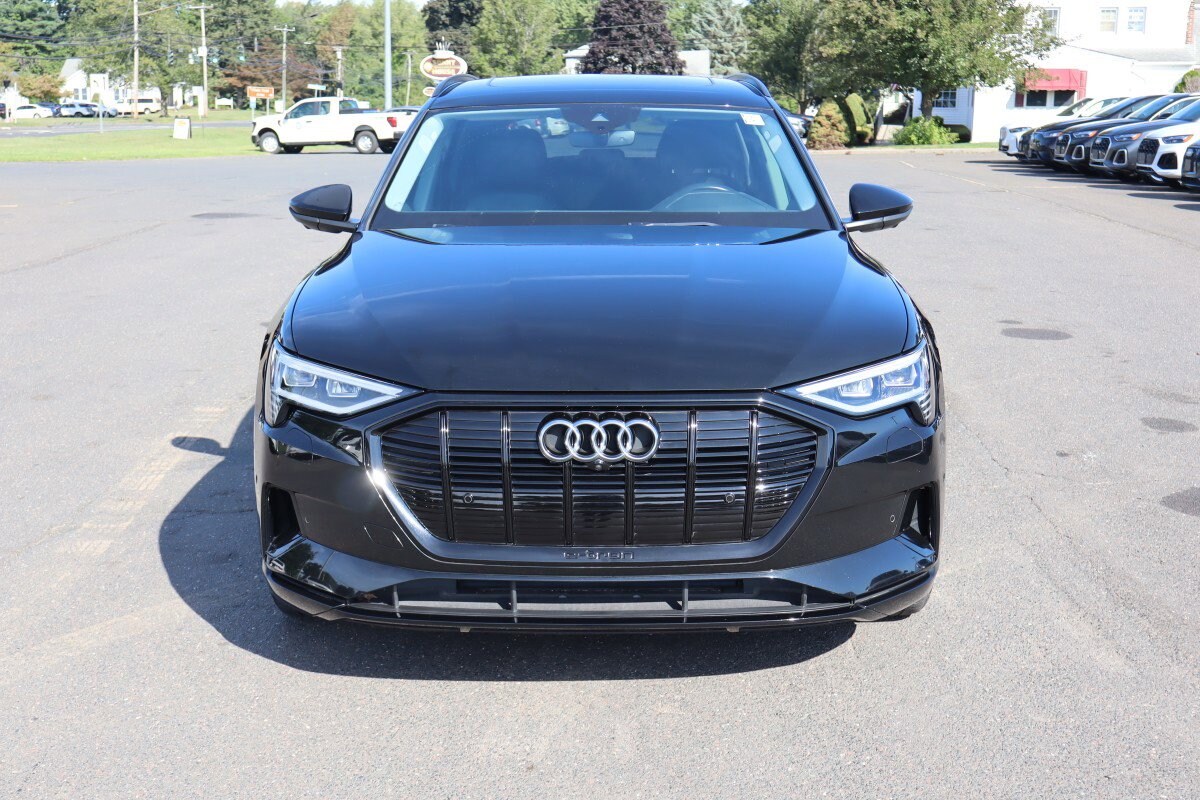 2021 Audi e-tron Premium Plus photo 2