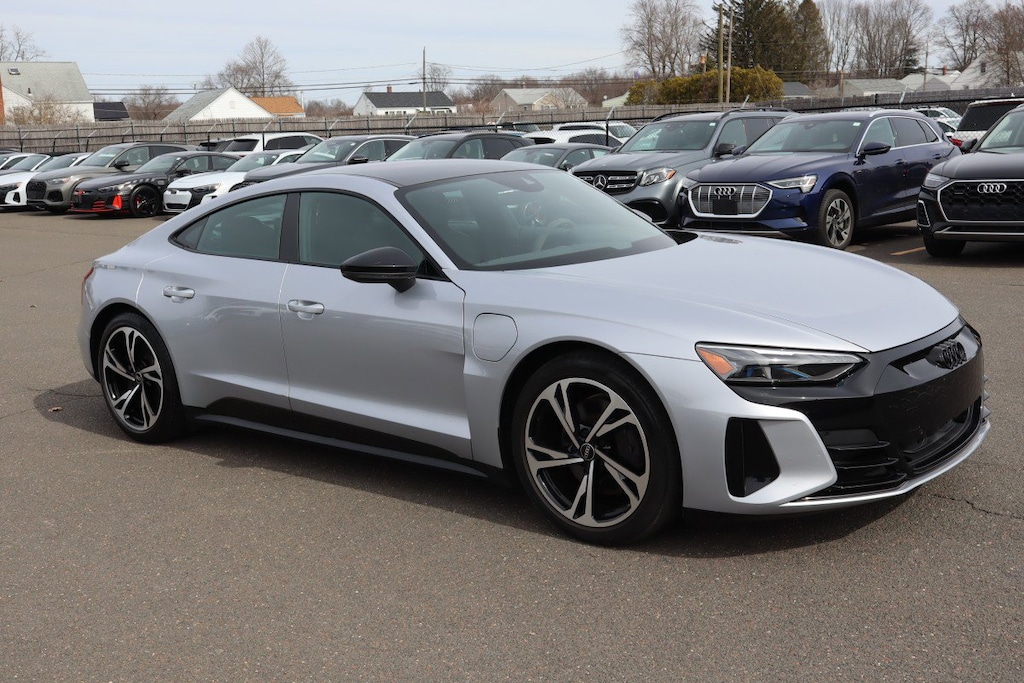 2022 Audi e-tron GT quattro Premium Plus photo 3