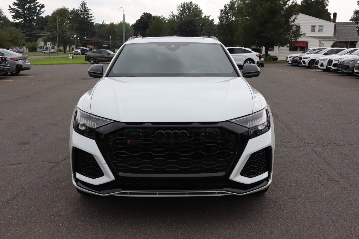2024 Audi RS Q8 photo 2