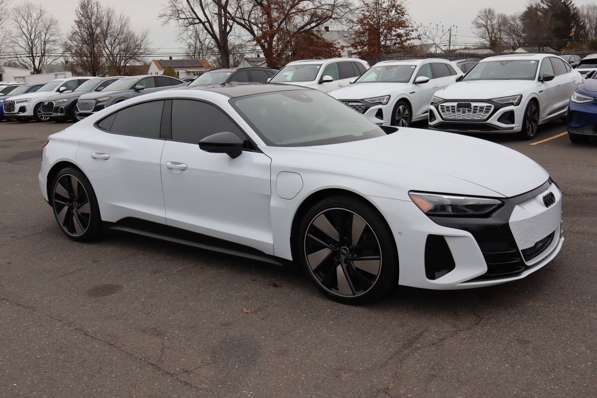 2023 Audi e-tron GT Prestige photo 2