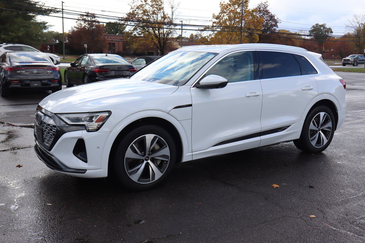 2024 Audi Q8 e-tron Premium Plus's photo