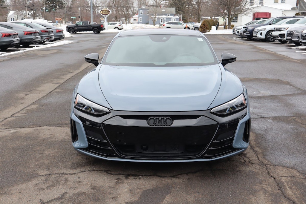 2022 Audi e-tron GT quattro Premium Plus photo 2