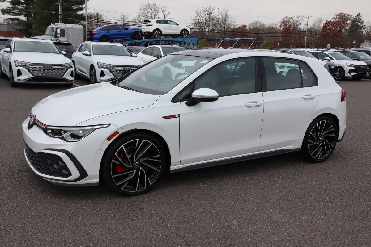 2024 Volkswagen Golf GTI Autobahn's photo