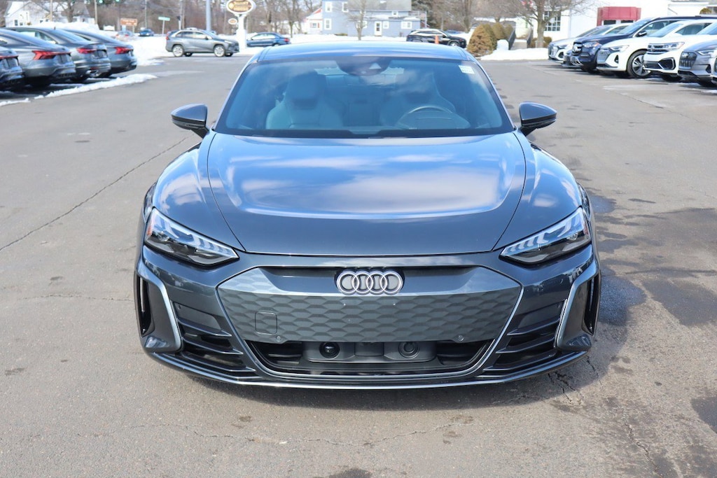 2023 Audi e-tron GT quattro Premium Plus photo 2