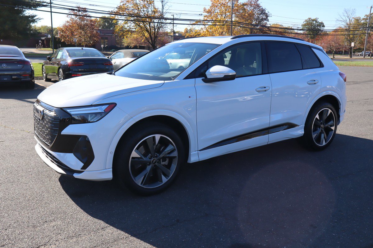 2024 Audi Q4 e-tron Premium Plus