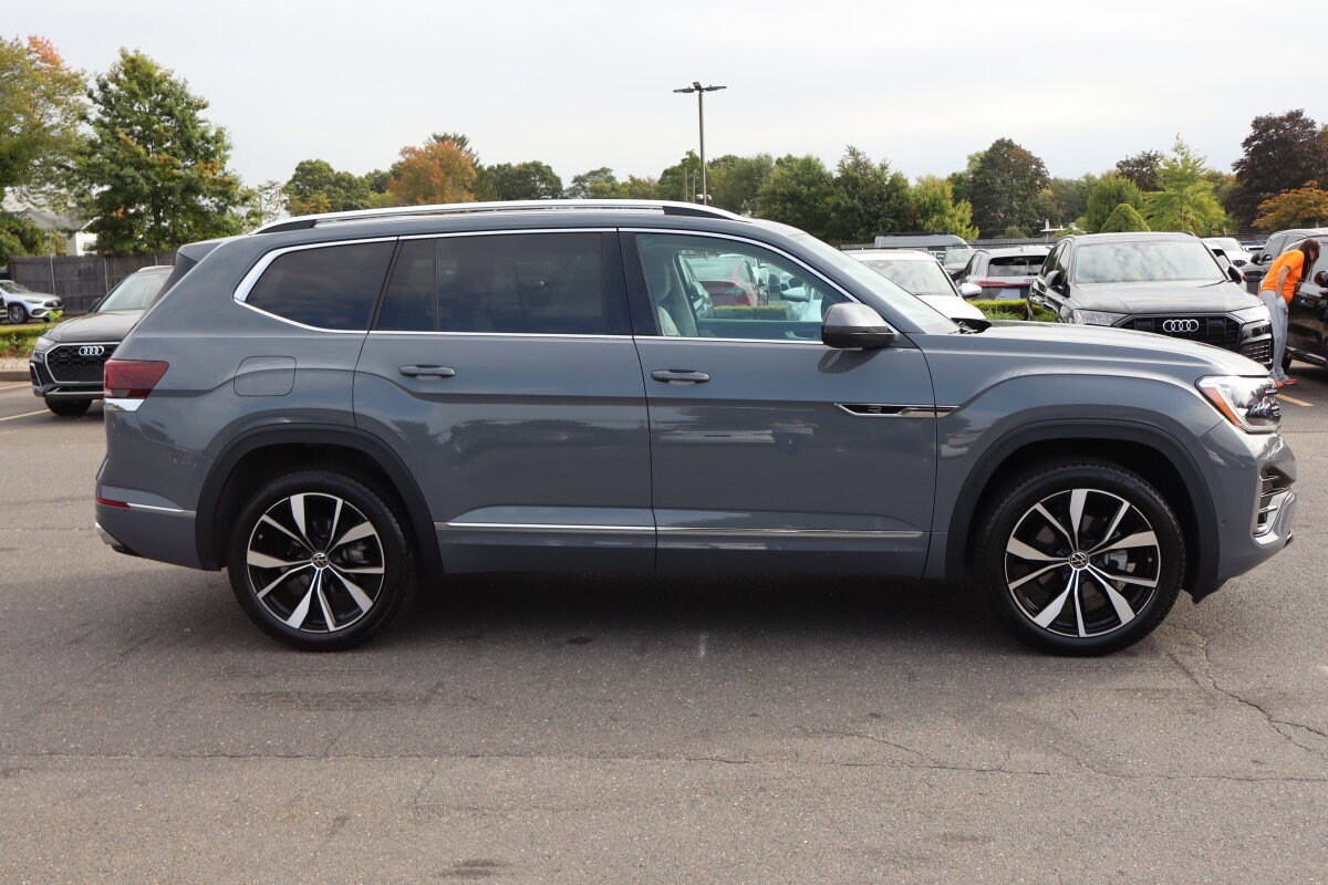 2025 Volkswagen Atlas SEL Premium R-Line photo 4