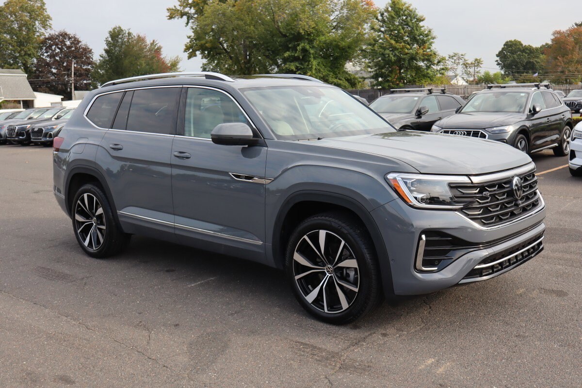 2025 Volkswagen Atlas SEL Premium R-Line photo 3