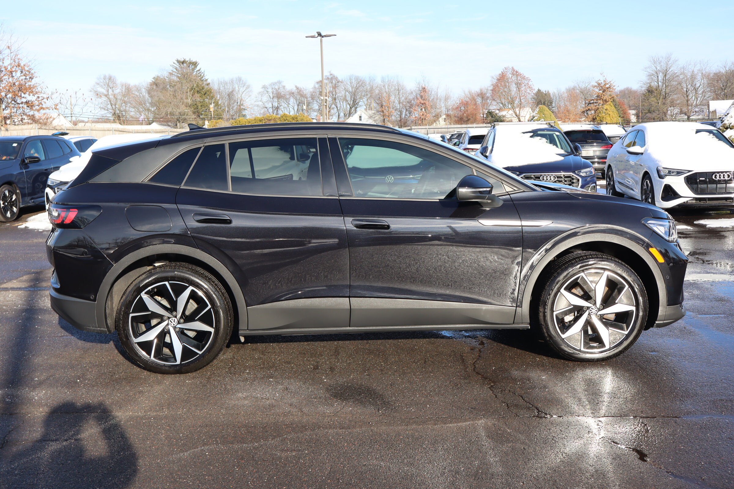 2023 Volkswagen ID.4 Pro photo 4