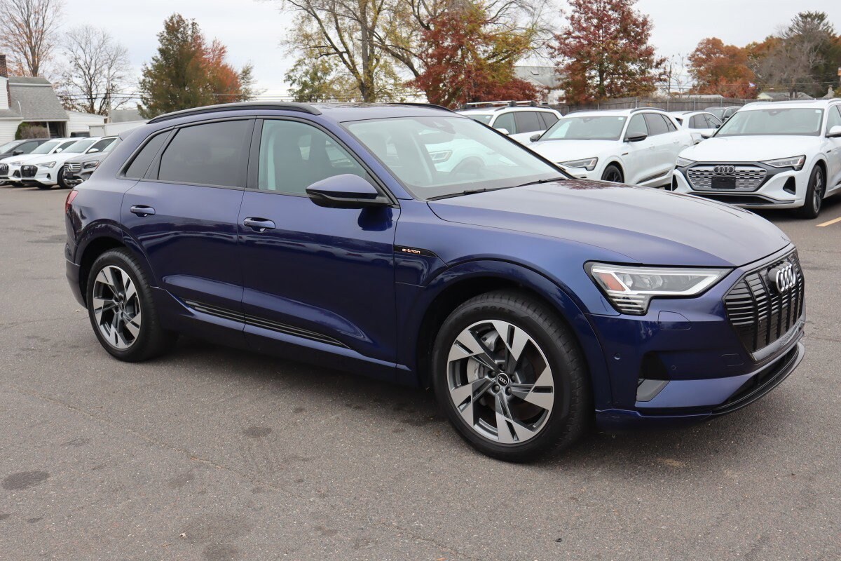 2021 Audi e-tron Premium photo 3