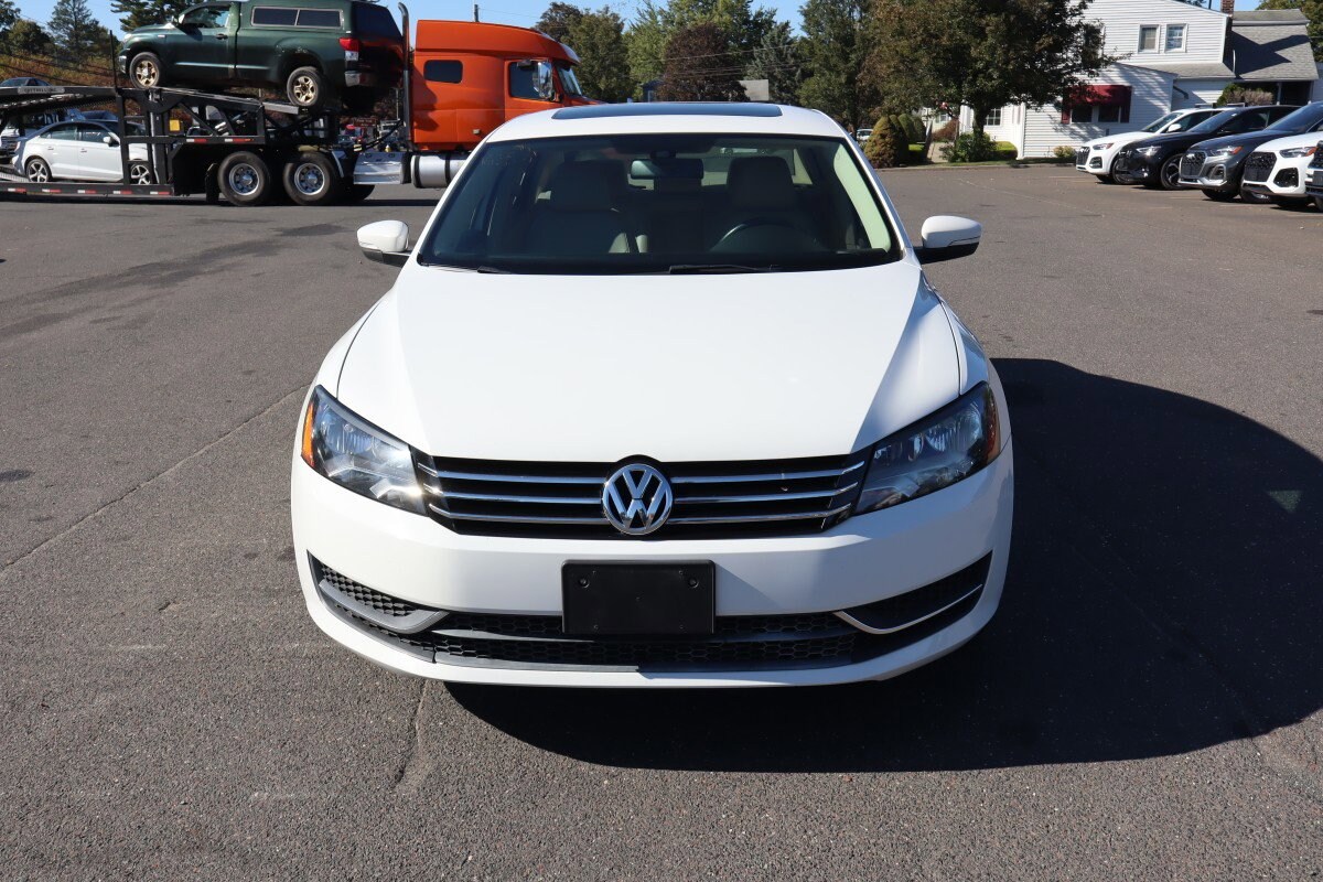 2013 Volkswagen Passat TDI SE photo 2