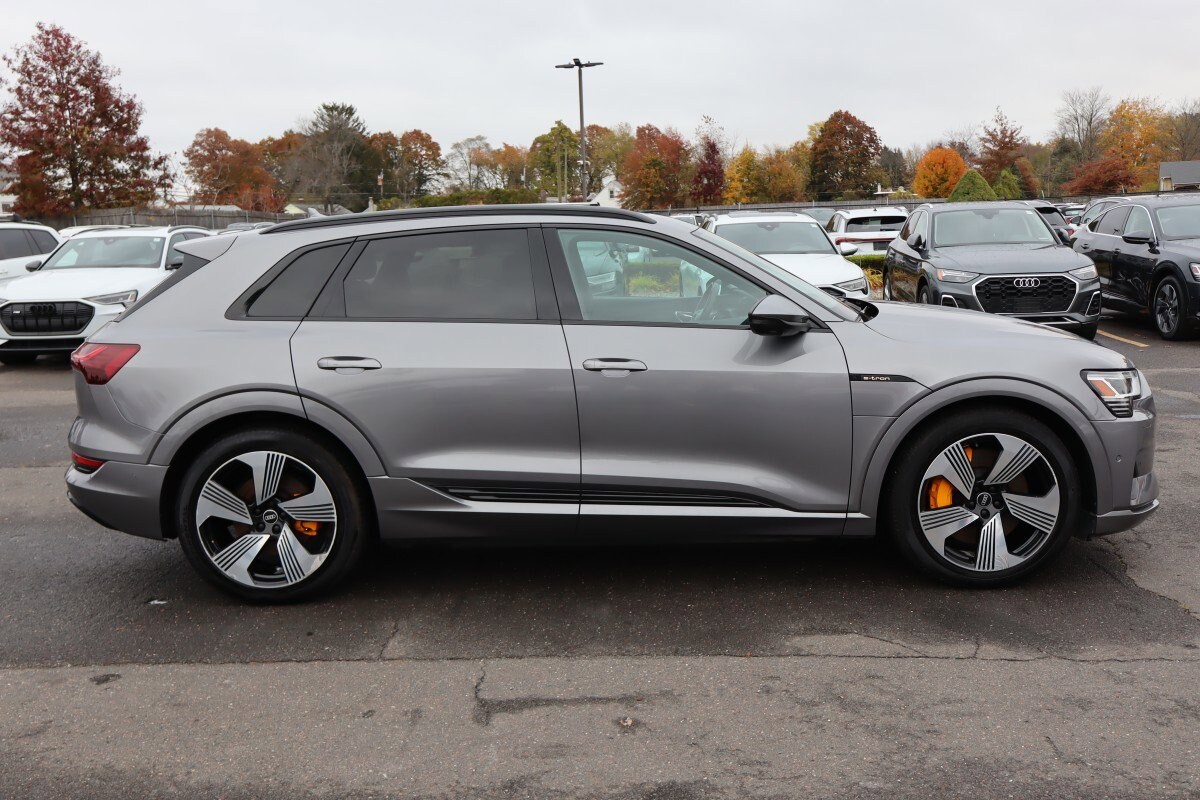 2022 Audi e-tron Premium Plus photo 4