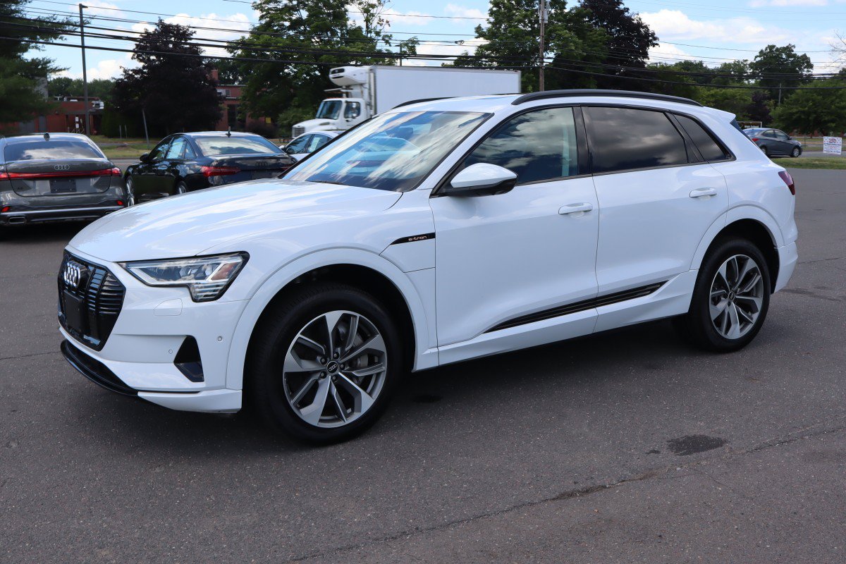 2021 Audi e-tron 95 kWh Premium Plus quattro's photo