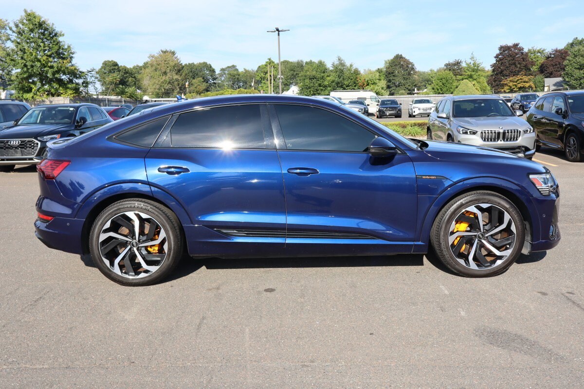 2022 Audi e-tron Sportback S line Premium Plus photo 2