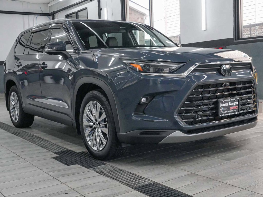 2024 Toyota Grand Highlander XLE photo 3