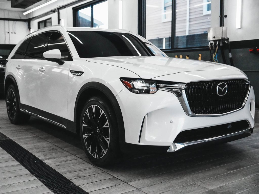 2024 Mazda CX-90 Premium photo 2