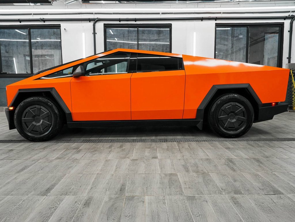 2024 Tesla Cybertruck photo 2