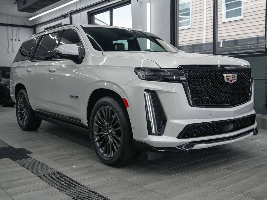 2023 Cadillac Escalade V-Series photo 3