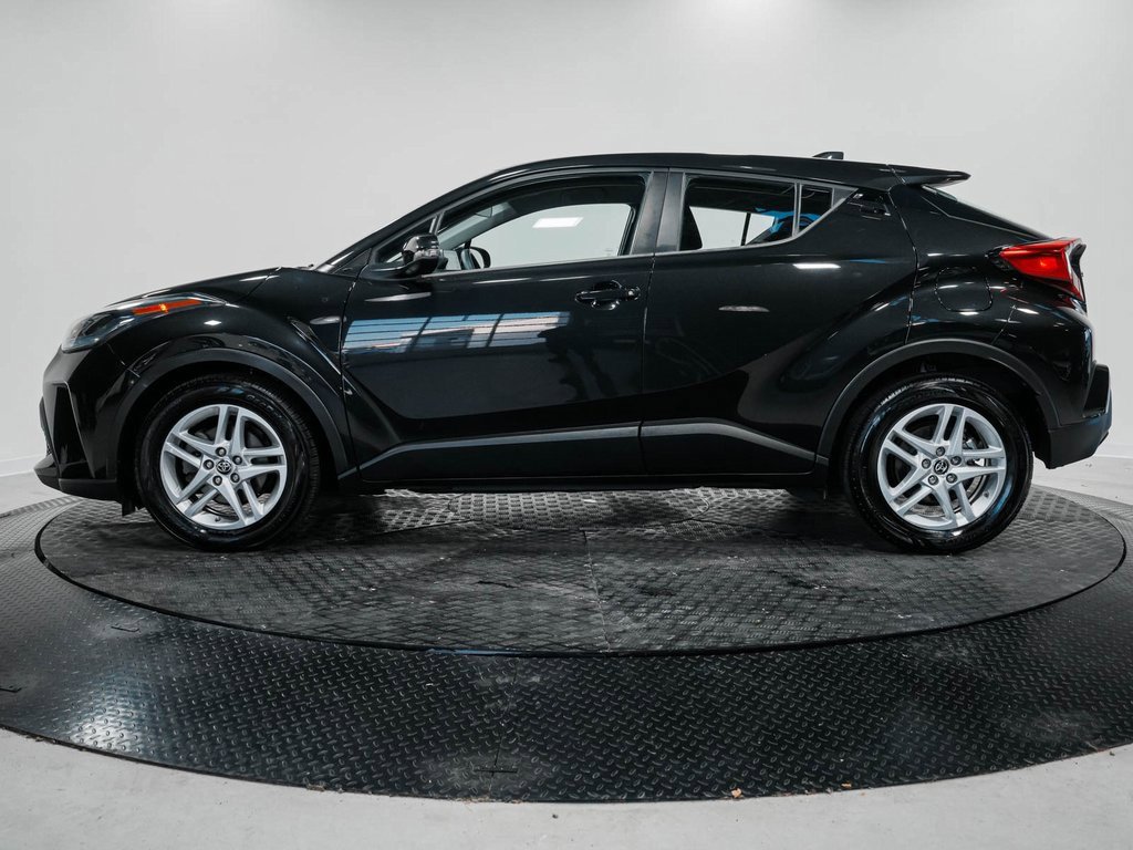 2021 Toyota C-HR LE photo 4
