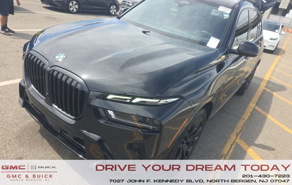 2023 BMW X7 xDrive40i's photo