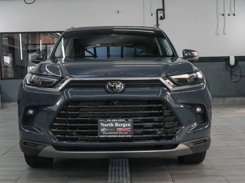 2024 Toyota Grand Highlander XLE photo 2
