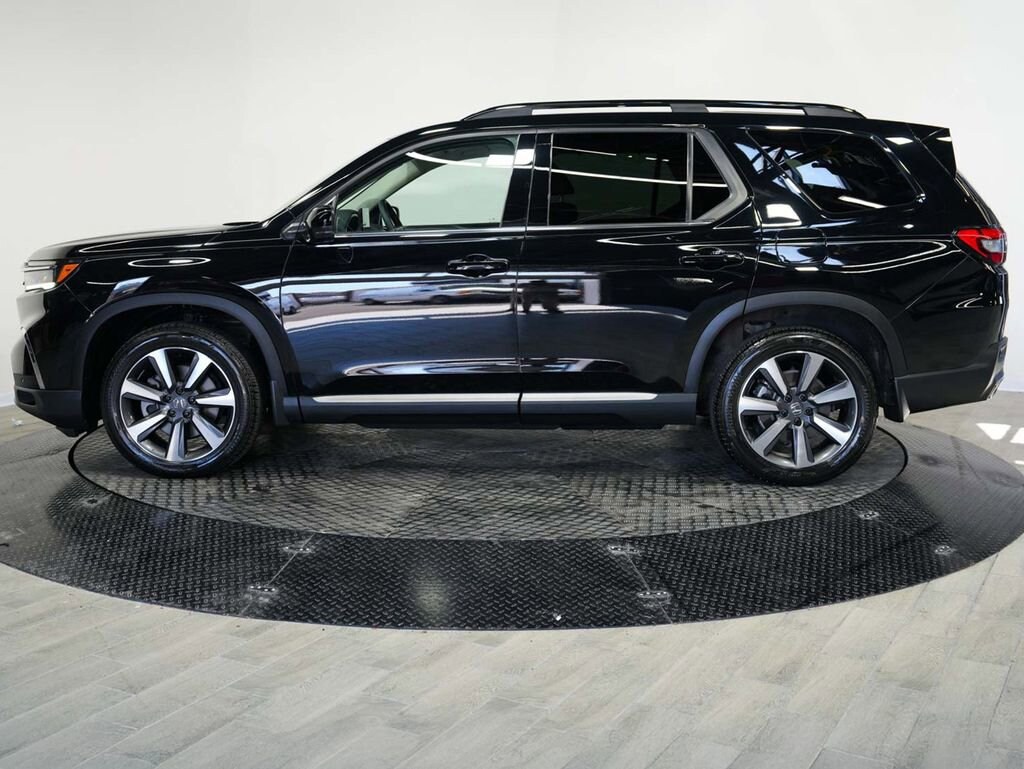 Used 2025 Honda Pilot Elite